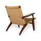 Réplica del sillón nórdico Lounge CH25 en madera de nogal